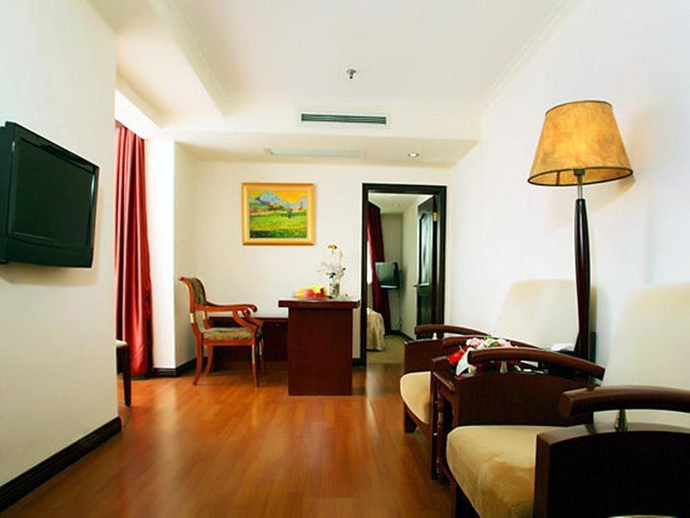 Huajun Hotel 4*