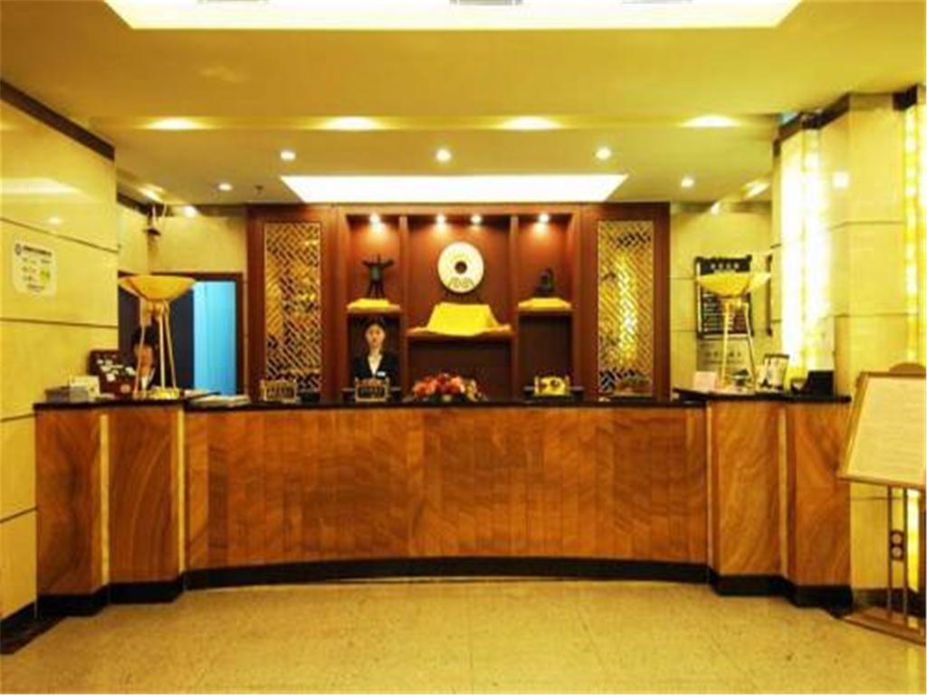 Huajun Hotel 4*