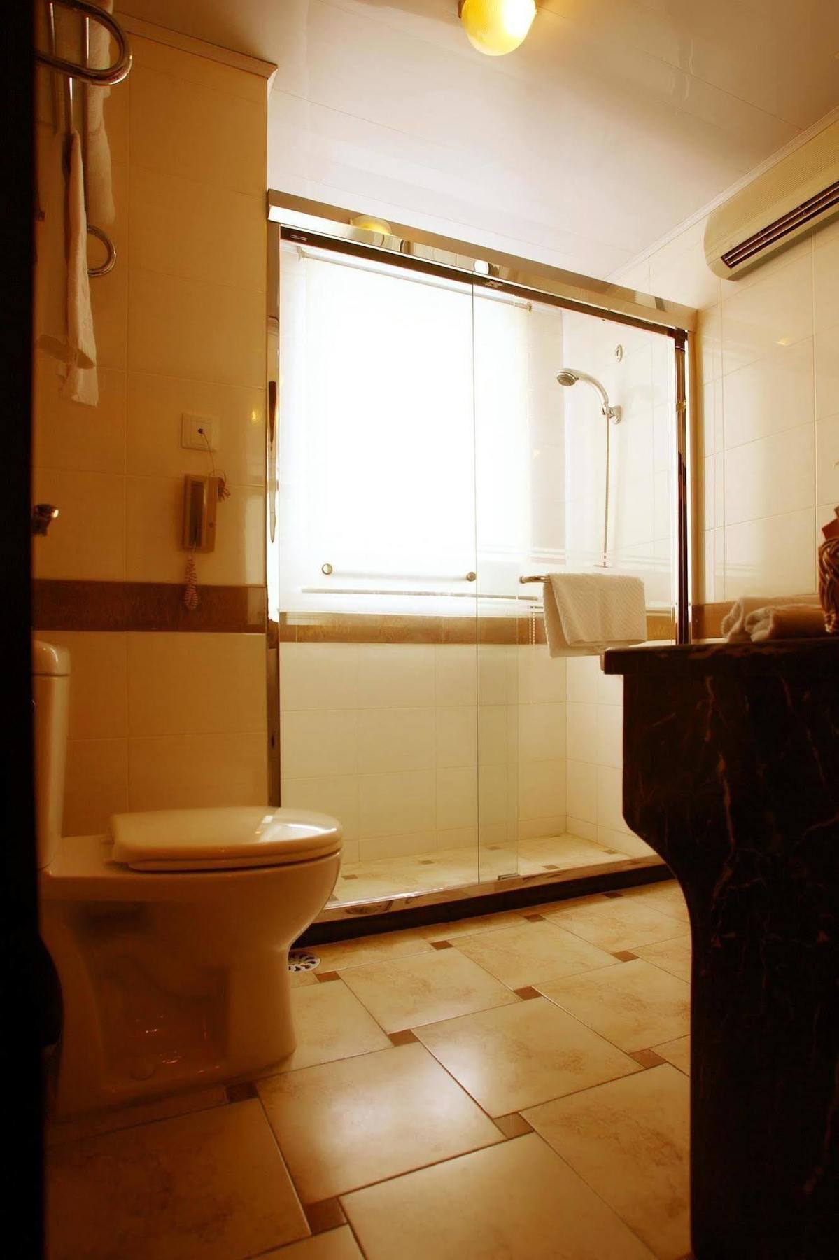 Hotel Huajun 4*
