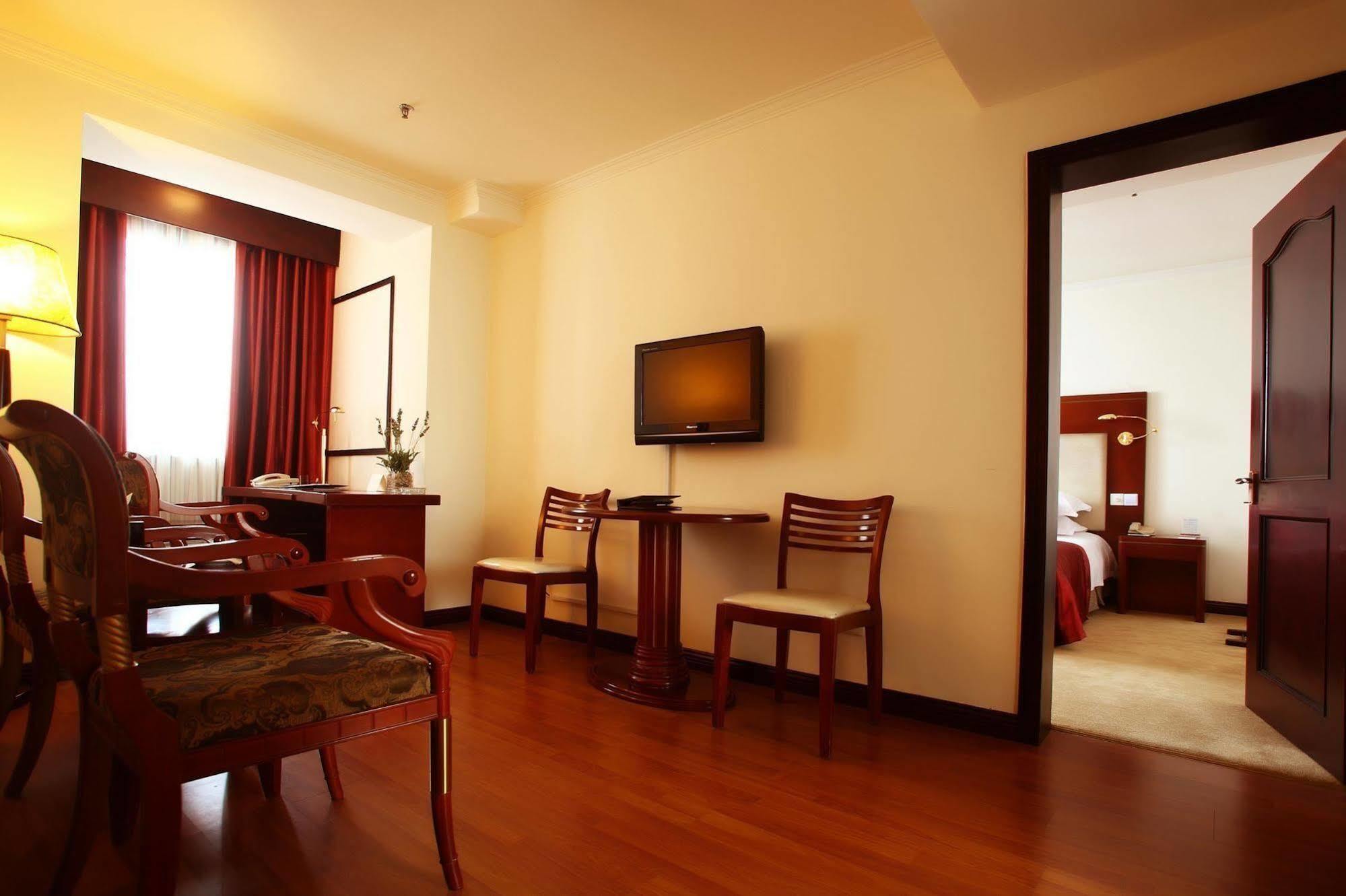 Hotel Huajun 4*
